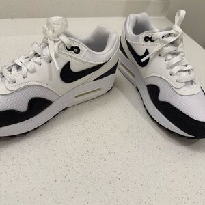 NIKE AIR MAX SIZE 7 new